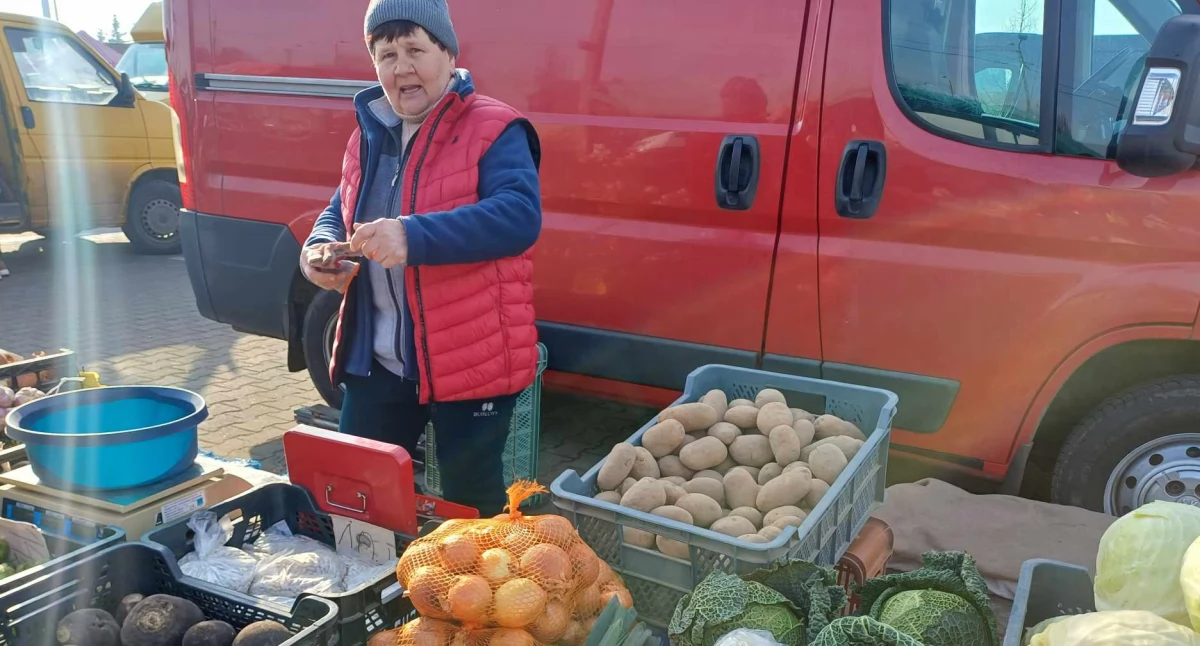 Zdjęcie z targowiska w Wieluniu / fot. Elżbieta Mizak