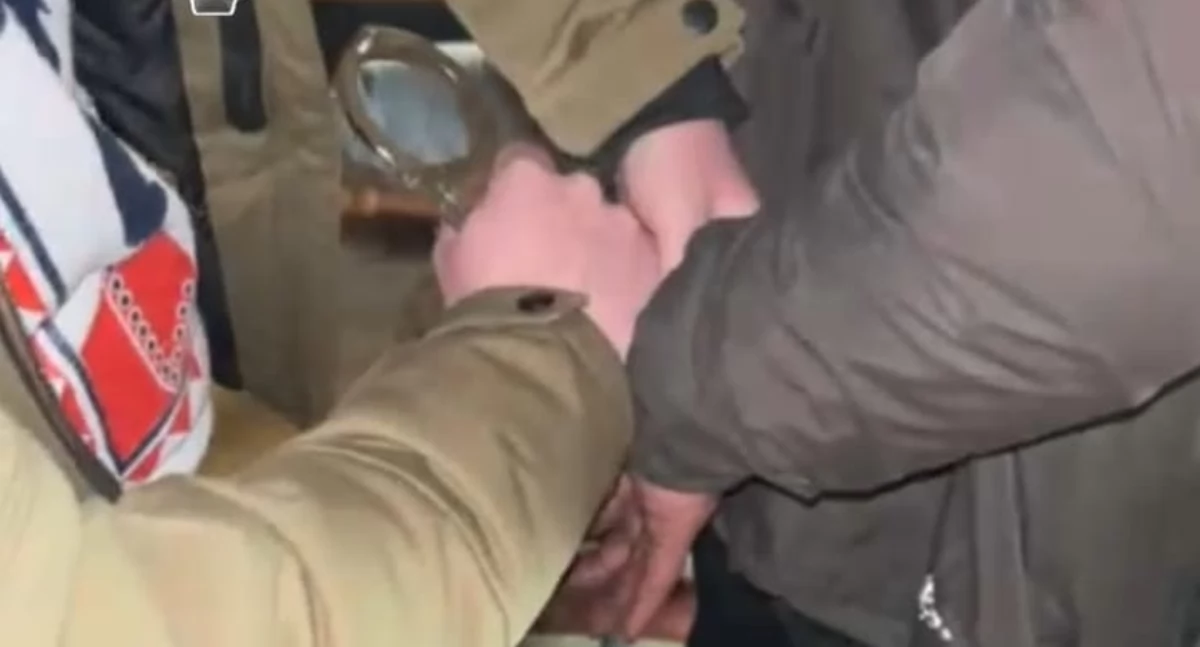 Na zdjęciu moment zatrzymania mężczyzny / Fot. KPP Bełchatów
