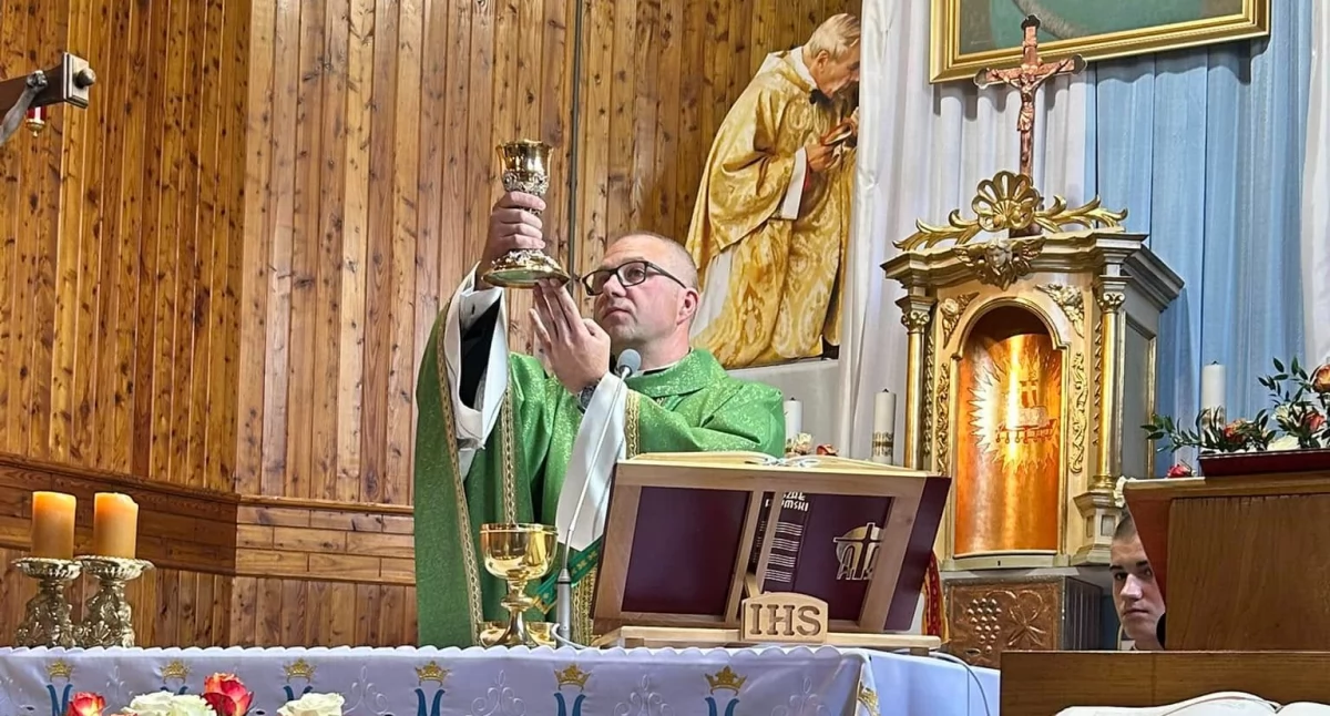 Na zdjęciu ks. kan. Marek Gaborski, proboszcz parafii pw. św. Piotra w Okowach w Białej/fot.: Parafia pw. św. Piotra w Okowach w Białej