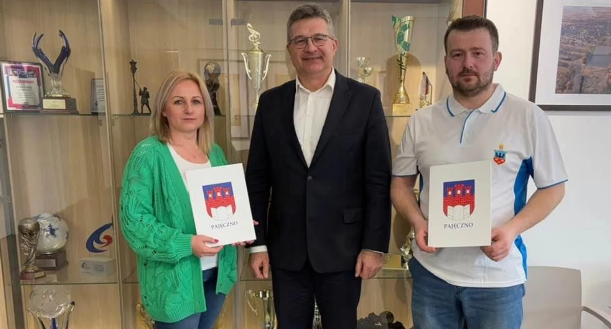 Na zdjęciu prezes Akademii Sportu Pajęczno Magdalena Ejbich-Bujak, burmistrz miasta - Dariusz Tokarski oraz prezes Zawiszy Pajęczno, Michał Sojda/fot. archiwum prywatne Dariusz Tokarski (wszystkie)