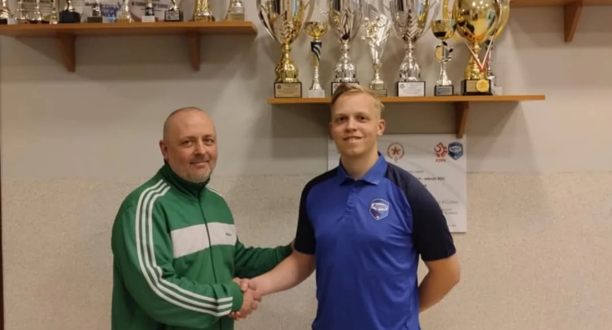Na zdjęciu koordynator Akademii Sportu Pajęczno Michał Zawadzki (z lewej) oraz trener Mateusz Ozga/fot. Akademia Sportu Pajęczno 