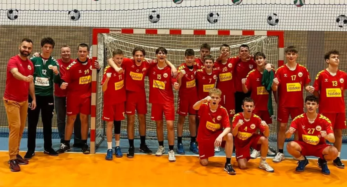 Na zdjęciu reprezentacja województwa łódzkiego w piłce ręcznej podczas półfinałów Ogólnopolskiej Olimpiady Młodzieży/fot. Handball Team Piotrków Trybunalski 2012