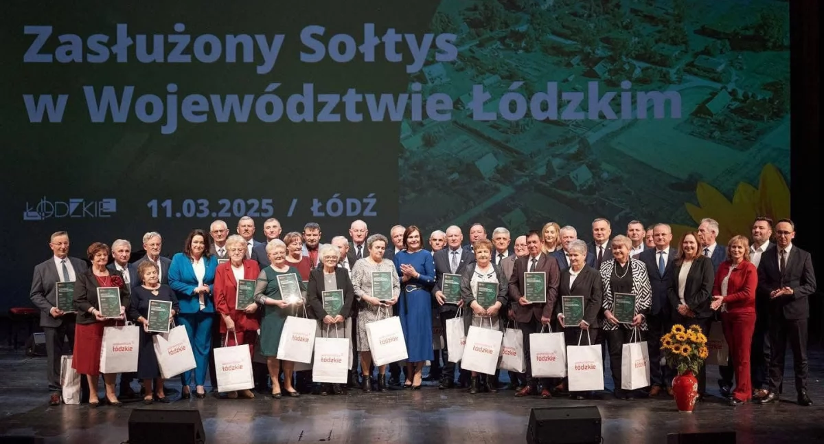 Zdjęcie z uroczystej gali z okazji Wojewódzkiego Dnia Sołtysa w Teatrze Wielkim w Łodzi/fot.: Gmina Sulmierzyce