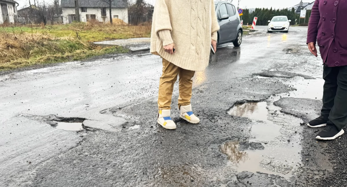 Na zdjęciu odcinek drogi między Osjakowem a Siemkowicami zagrażający bezpieczeństwu/fot.: Sławomir Rajch