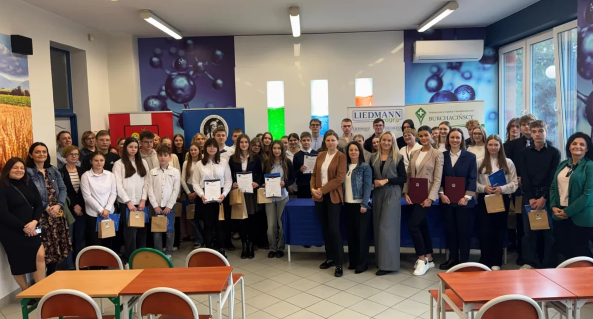 Na zdjęciu uczestnicy VII Powiatowego Konkursu Biologiczno-Chemicznego Teds Brain/ fot.: I LO w Wieluniu