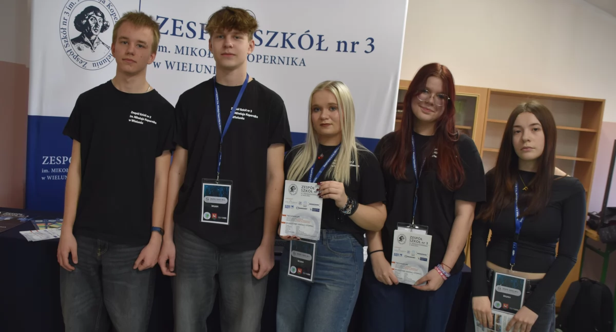 Zdjęcie z akcji promowania szkół ponadpodstawowych powiatu wieluńskiego busem Eduewi/ fot.: Iwona Augustyniak