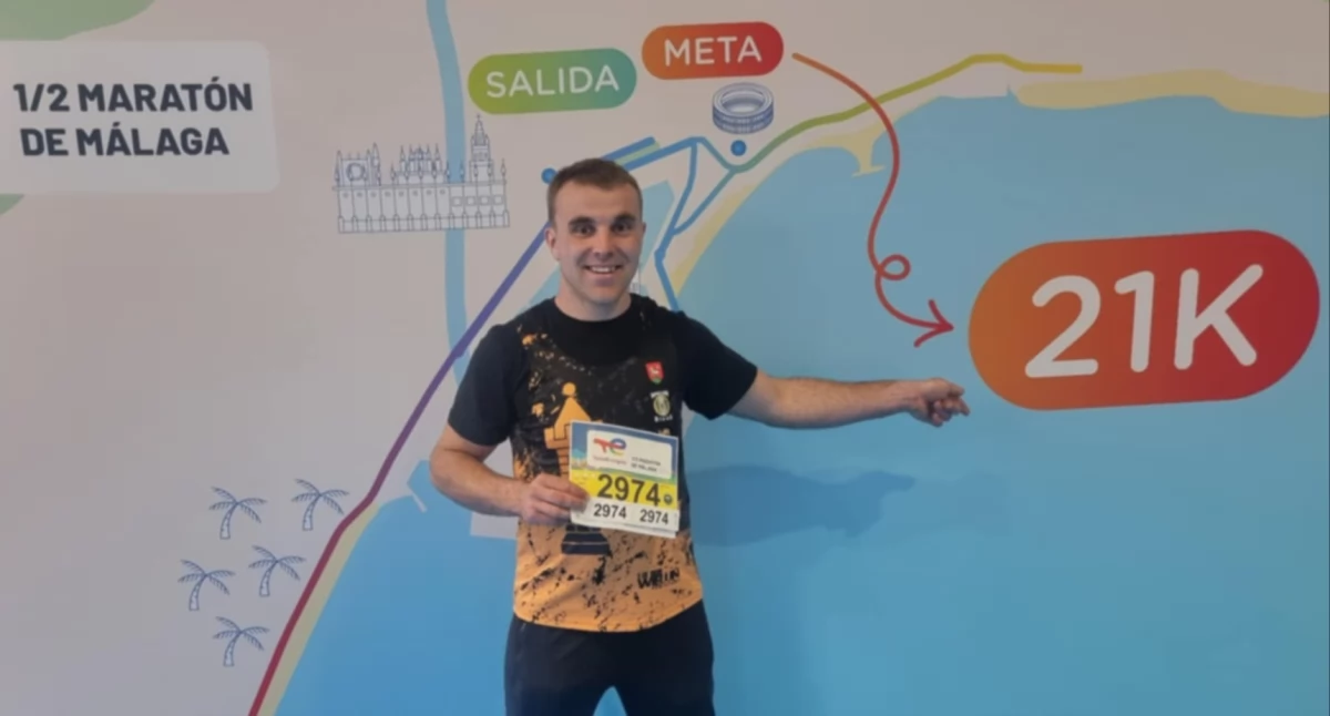 Na zdjęciu Szymon Modrzejewski, gotowy do startu w półmaratonie w hiszpańskiej Maladze/fot. archiwum prywatne Szymon Modrzejewski 