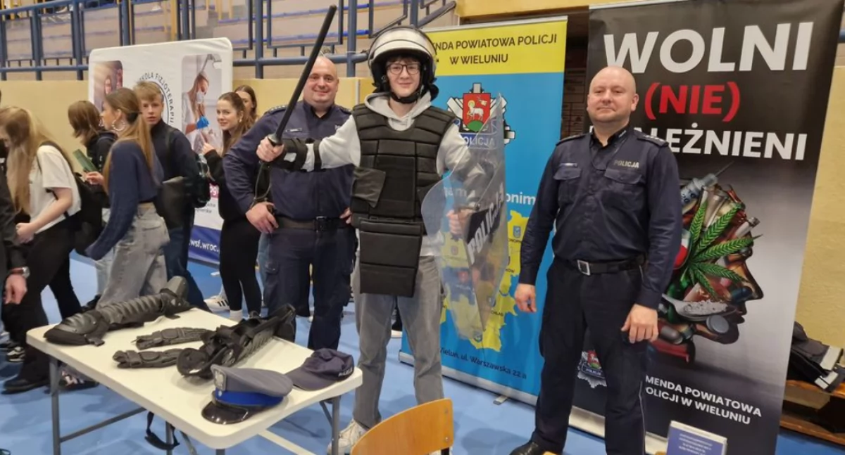 Na zdjęciu stoisko wieluńskiej policji na targach edukacyjnych / Fot. KPP Wieluń