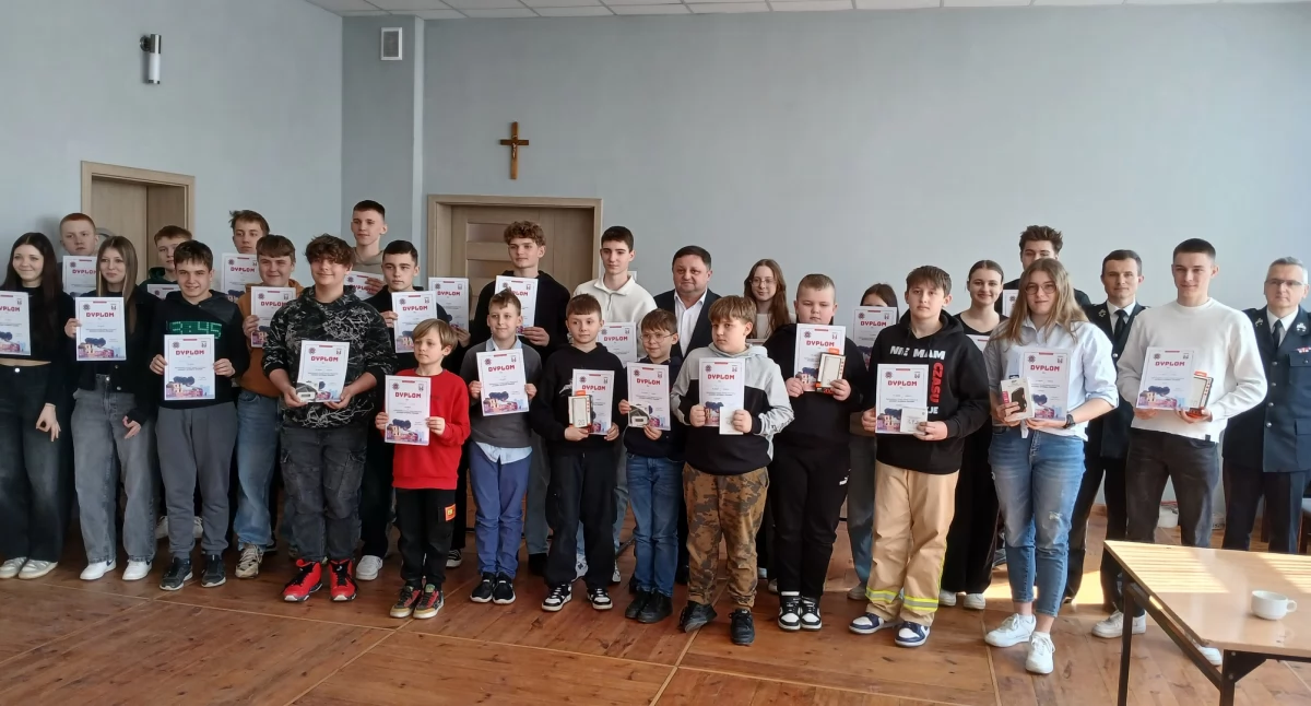 Na zdjęciu uczestnicy Ogólnopolskiego Konkursu Wiedzy Pożarniczej w OSP w Praszce/ fot.: OSP w Praszce