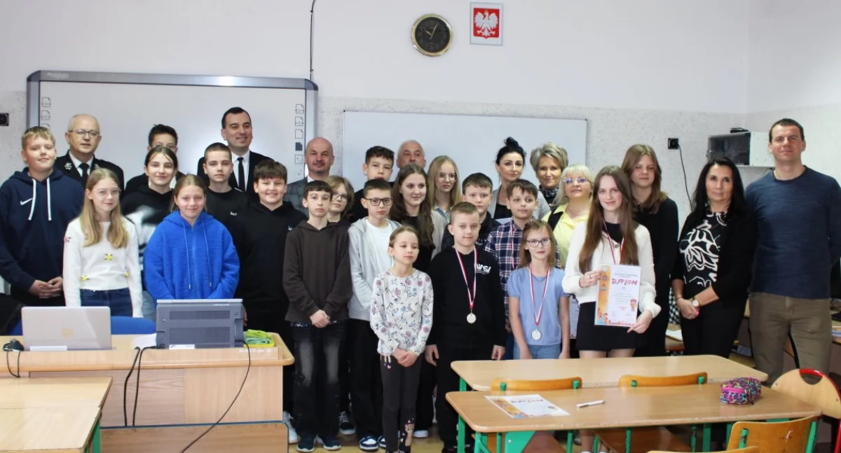 Na zdjęciu uczestnicy gminnych eliminacji do Ogólnopolskiego Turnieju Wiedzy Pożarniczej w Siemkowicach/ fot.: Gmina Siemkowice