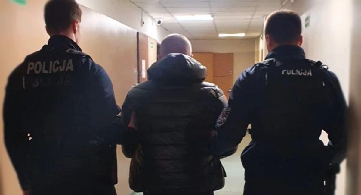 Na zdjęciu moment zatrzymania 39-letniego złodzieja / Fot. KPP Radomsko 