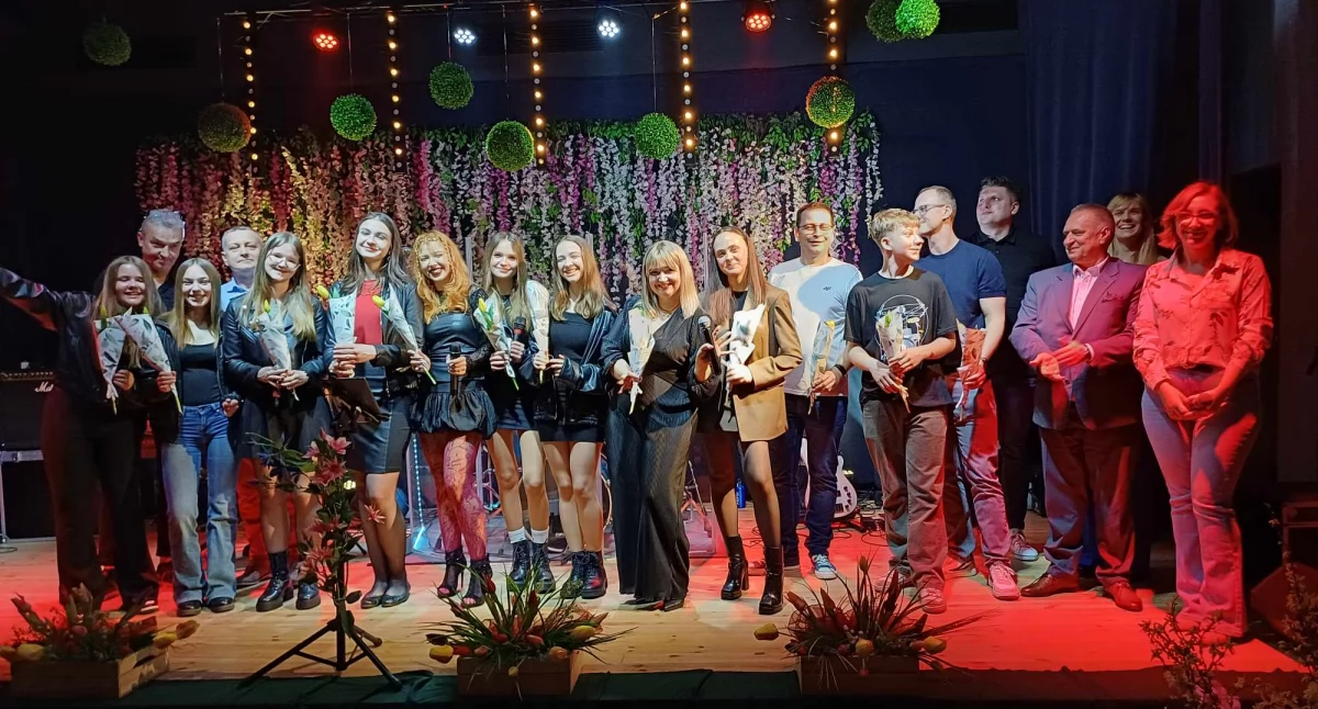 Zdjęcia z koncertu Koncert „Powitanie wiosny…na rockowo” w Domu Kultury w Ożarowie / fot.: Elżbieta Mizak