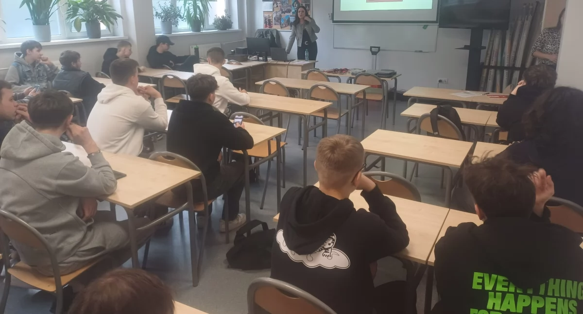 Na zdjęciach praktyczne warsztaty dla uczniów ZS nr 3 w Wieluniu / fot.: organizatorzy