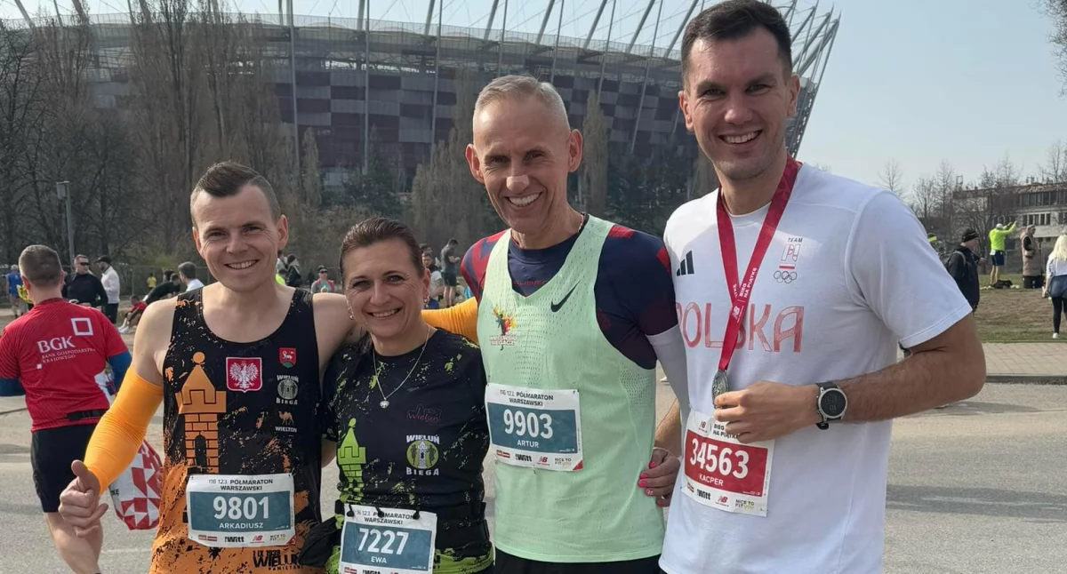 Na zdjęciu od lewej - Arkadiusz Gęsiak, Ewa Kotala, Artur Jasiński oraz Kacper Kaczmarek/fot. Wieluń Biega, Artur Jasiński 