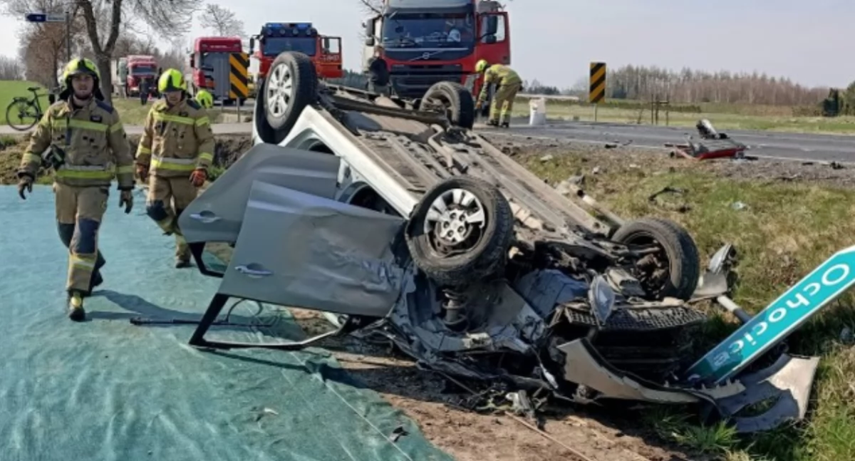 Zdjęcie z wypadku drogowego, w którym ranne zostało dwuletnie dziecko / fot.: KP PSP Radomsko