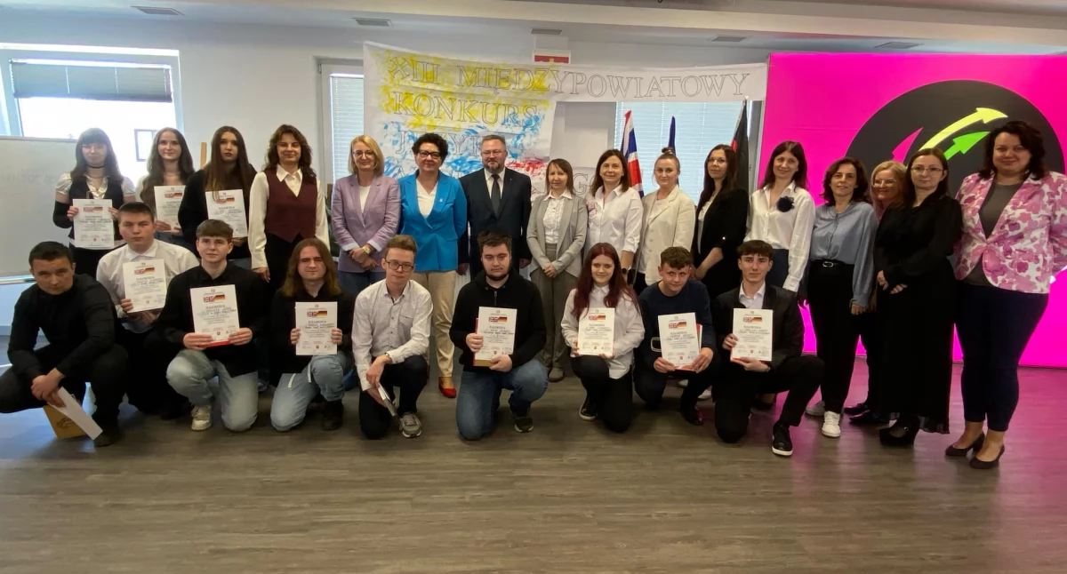 Na zdjęciu laureaci XIII Międzypowiatowego Konkursu Języka Angielskiego i Niemieckiego w ZS1/ fot.: Iwona Augustyniak