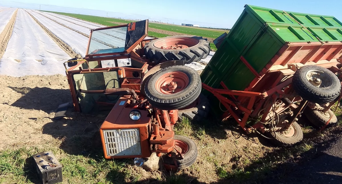 Na zdjęciu traktor, który brał udział w zdarzeniu / Fot. Facebook / OSP Warta