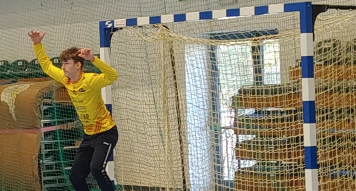Na zdjęciu Paweł Krzywda, bramkarz juniorskiego MKSu Wieluń/fot. Łukasz Płuciennik, MKS Wieluń 