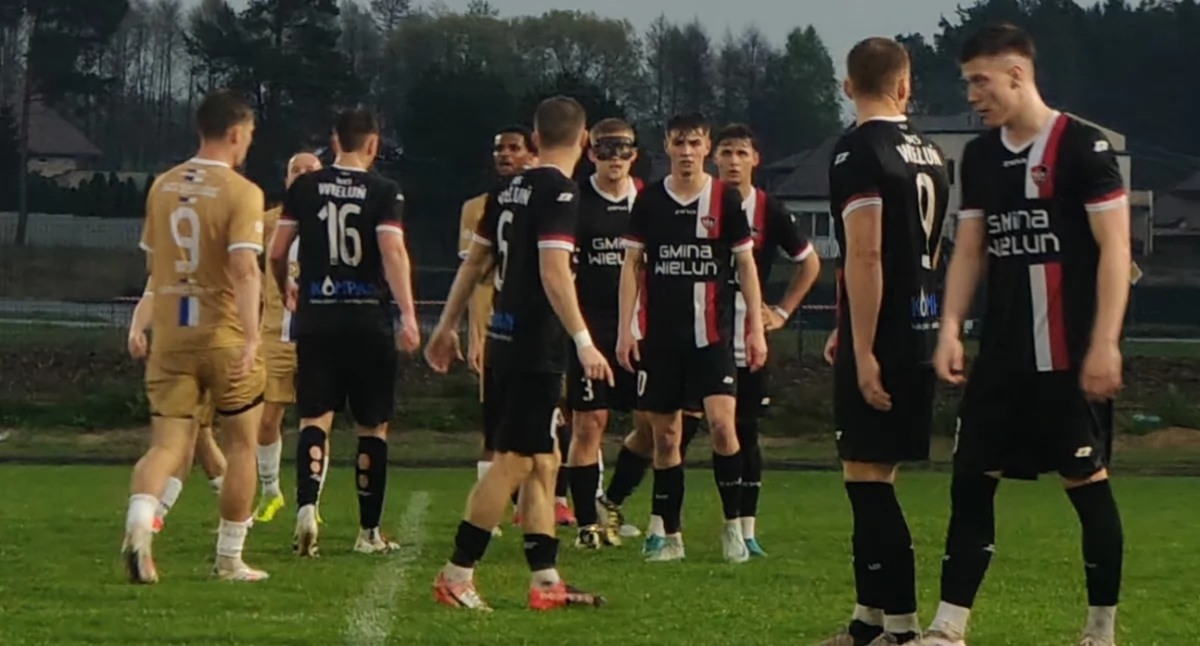 Na zdjęciu piłkarze WKS-u 1957 Wieluń/fot. Łukasz Płuciennik 