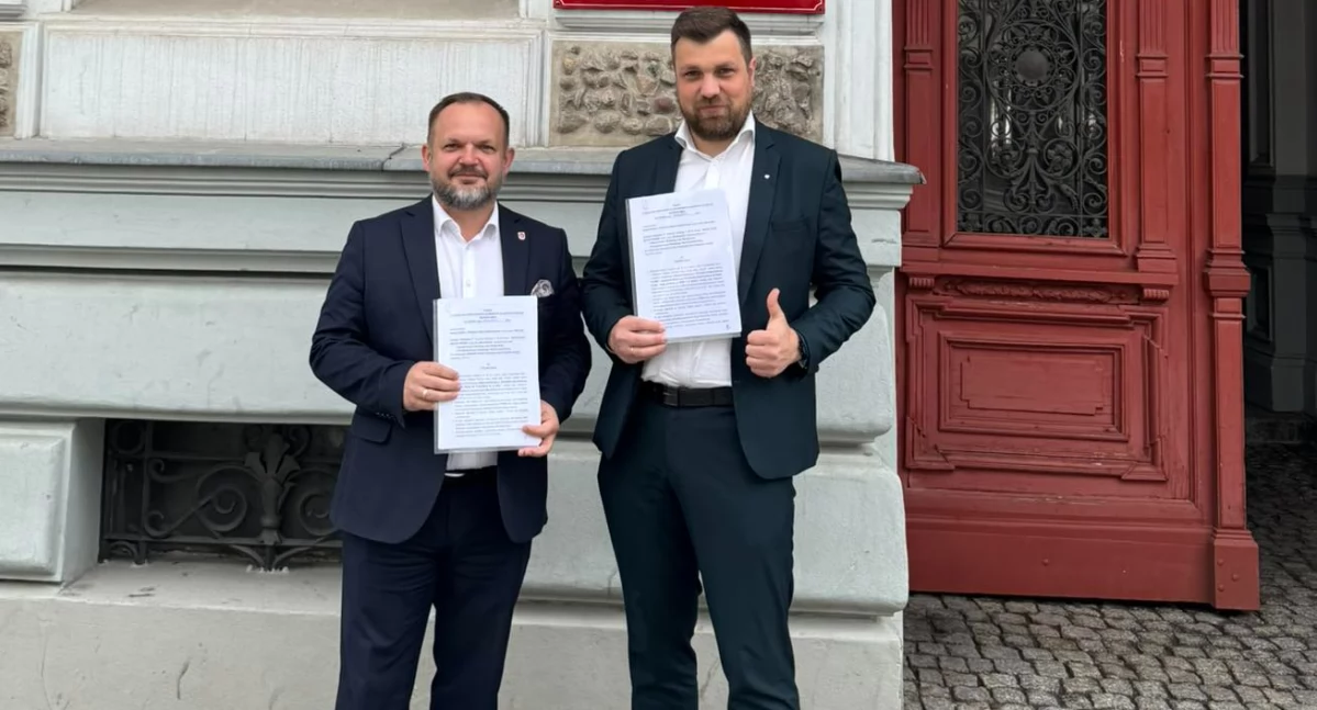 Na zdjęciu starosta wieluński Maciej Bryś i wicestarosta Krzysztof Dziuba / fot.: archiwum starosty