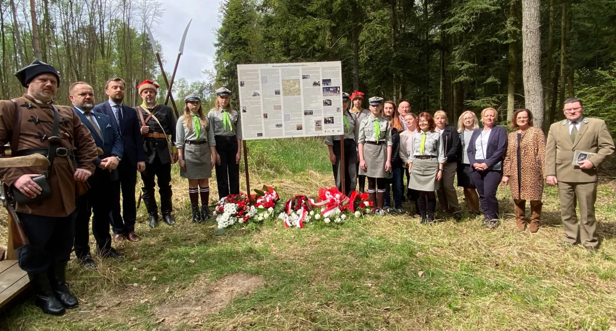 Na zdjęciu uczestnicy obchodów rocznicy Bitwy pod Kluskami/ fot.: Iwona Augustyniak