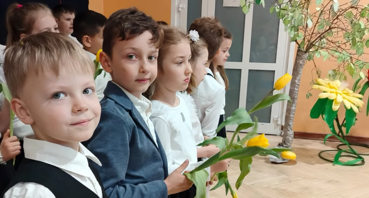 Zdjęcie uczestników gminnego konkursu recytatorskiego „Wiosna w poezji” / fot.: Joanna Major