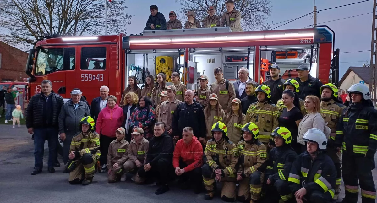 Zdjęcia z powitania nowego wozu strażackiego w Rychłocicach / fot.: Elżbieta Mizak