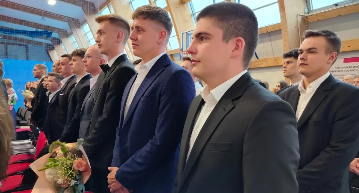 Zdjęcie z uroczystego zakończenia nauki w technikum ZS nr 1 w Wieluniu 2025 / fot.: Joanna Major
