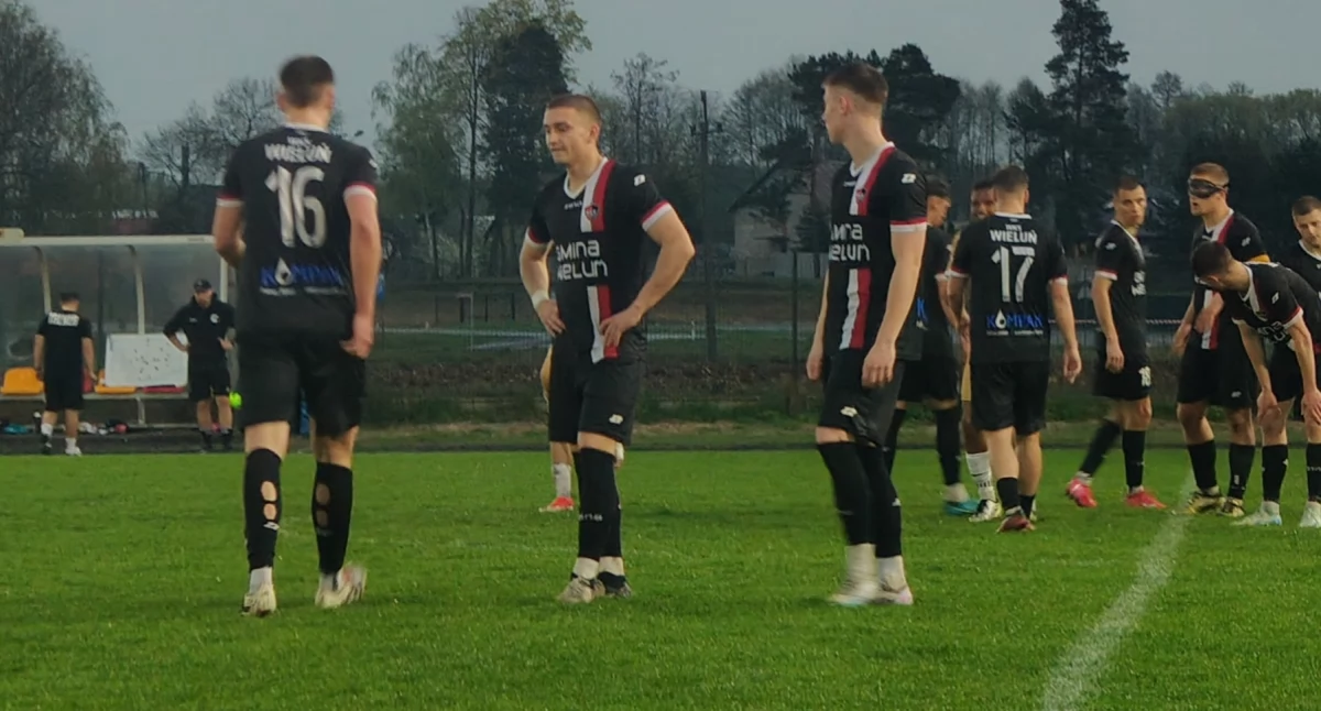 Na zdjęciu piłkarze WKS-u 1957 Wieluń/fot. Łukasz Płuciennik 
