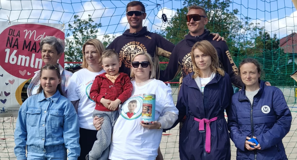  Na zdjęciu między innymi Piotr Janiak oraz Jędrzej Brożyniak, a także Monika Mazurek, mama 9-letniego Maksia/fot. Łukasz Płuciennik (wszystkie)
