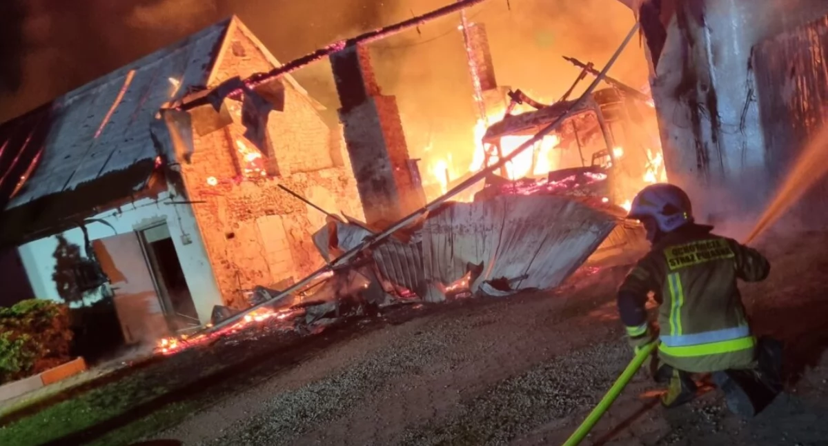 Na zdjęciu pożar na posesji prezesa OSP Kuźnica Stara / fot.: OSP Przystajń