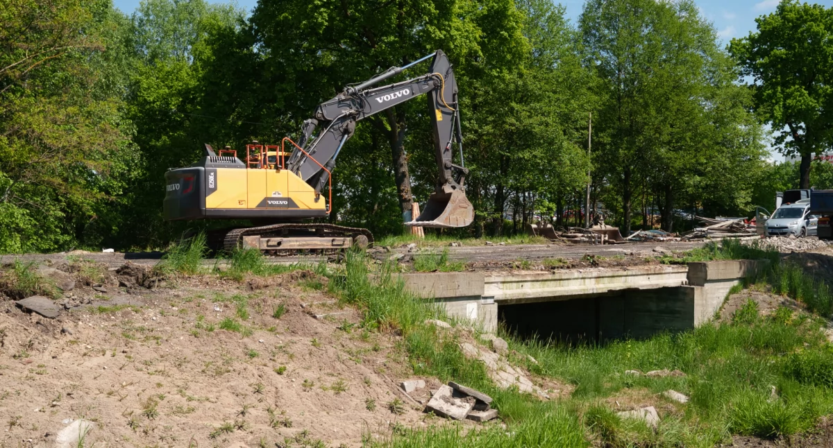 Zdjęcie z miejsca rozbiórki mostu w Sokolnikach/ fot.: Urząd Marszałkowski Województwa Łódzkiego