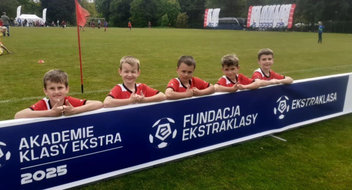 Na zdjęciu piłkarze WKS-u Wieluń z rocznika 2016/2017, którzy w ubiegły wtorek uczestniczyli w Akademii Klasy Ekstra/fot. Bartosz Szymicki 