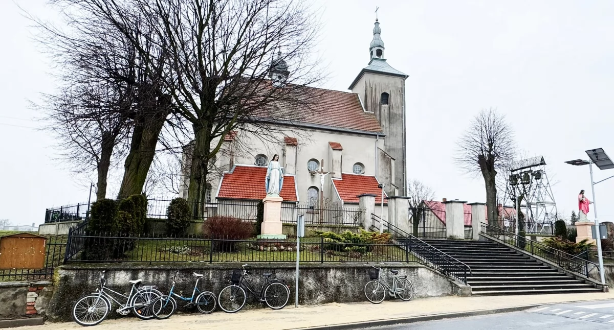 Na zdjęciu kościół parafii pw. św. Mikołaja w Komornikach w gminie Mokrsko / fot.: Sławomir Rajch