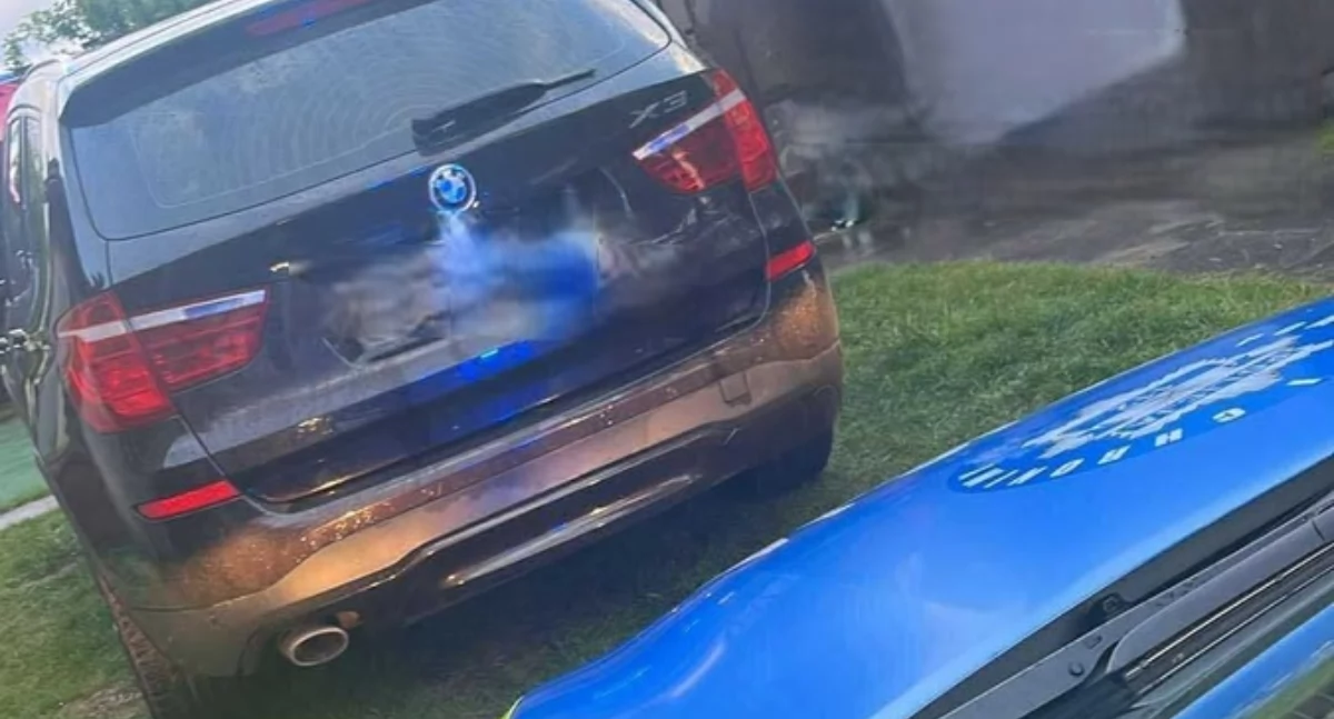 Na zdjęciu bmw, którym uciekał 56-letni mężczyzna / Fot. KPP Kępno