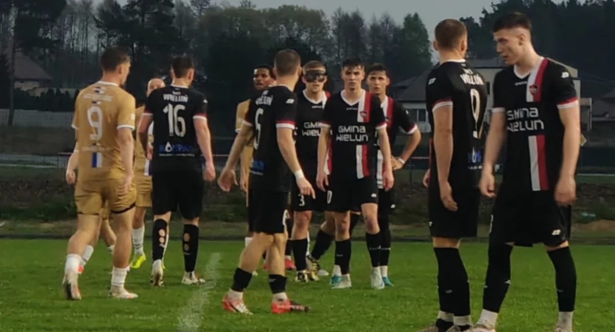 Na zdjęciu piłkarze WKS-u 1957 Wieluń/fot. Łukasz Płuciennik 