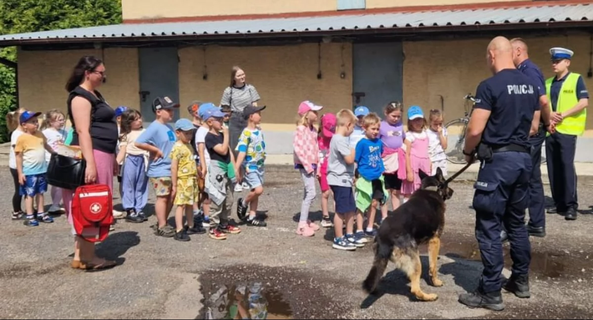 Na zdjęciach wizyta przedszkolaków w komendzie policji / fot.: KPP w Wieluniu