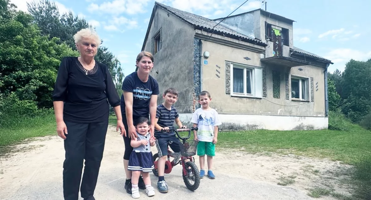 Na zdjęciu rodzina Zjawionych z Marchewek potrzebująca wsparcia / fot.: Sławomir Rajch