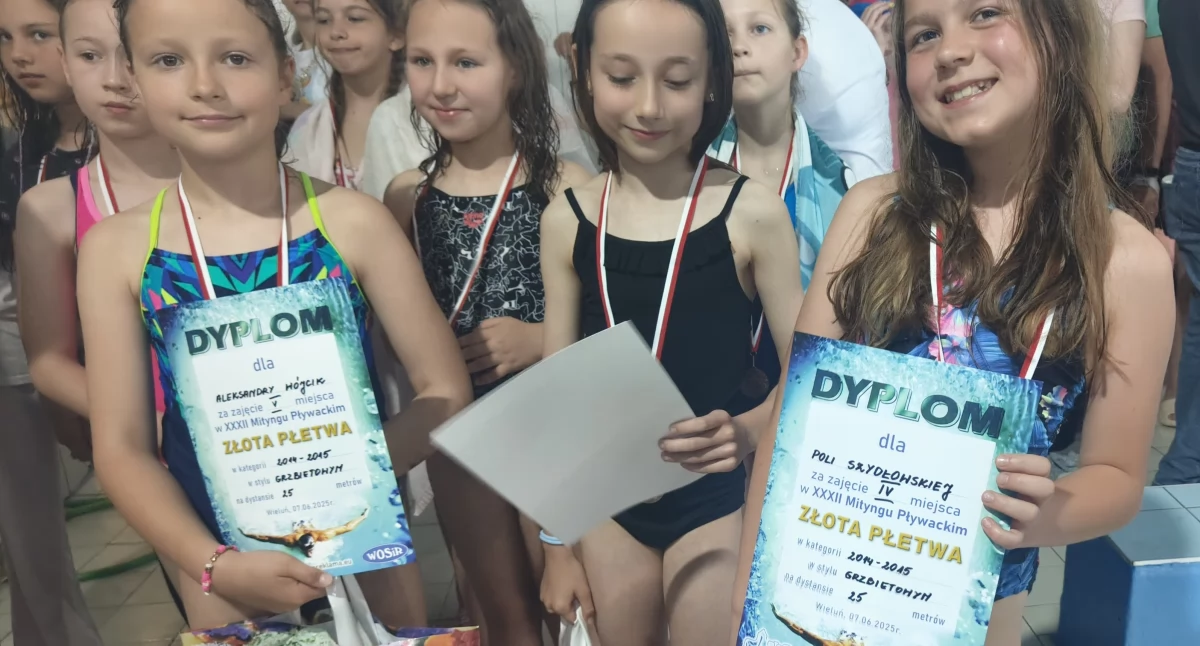 Na zdjęciu nagrodzone pływaczki podczas 32. edycji Mityngu Pływackiego Złota Płetwa/fot. Łukasz Płuciennik 