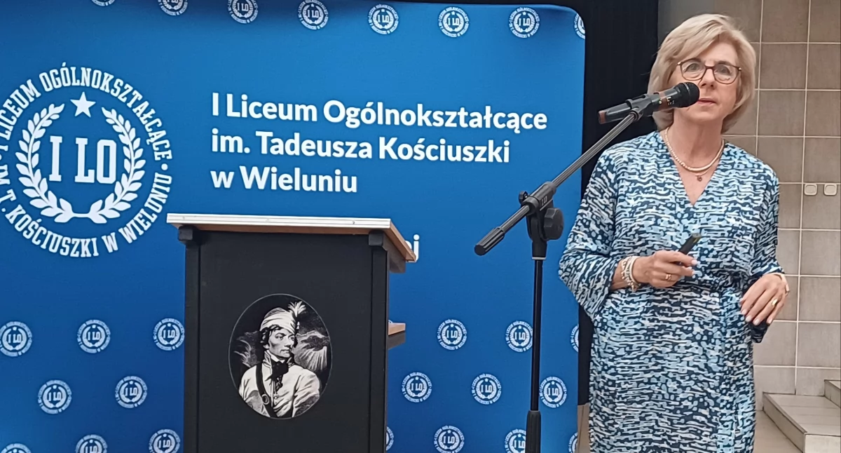 Zdjęcia ze spotkania z prof. dr hab. Ewą Niebudek - Bogusz w I LO w Wieluniu / fot.: Elżbieta Mizak
