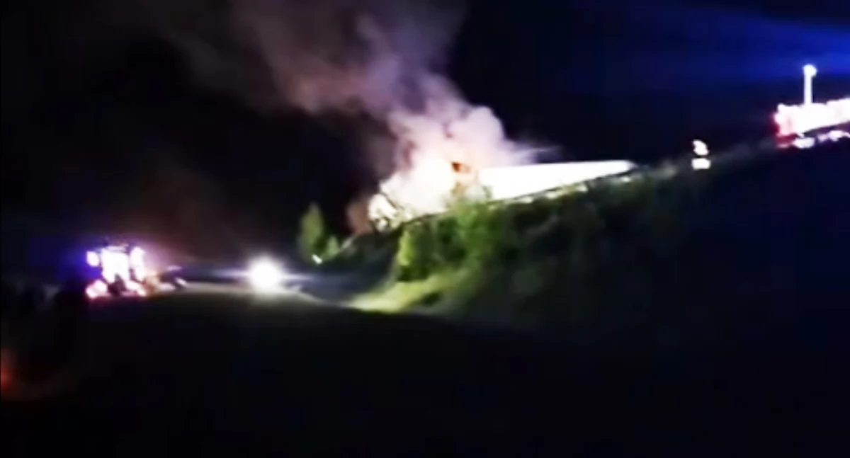 Wypadek i pożar samochodów na obwodnicy Wielunia, śmiertelny wypadek w Masłowicach / fot.: archiwum stopklatka z filmiku zdj.: Łukasz Pawlik