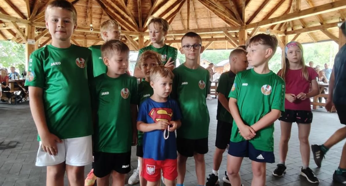 Na zdjęciu dzieci reprezentujące klub gospodarzy - GLKS Warta Osjaków/ fot. Łukasz Płuciennik (wszystkie)