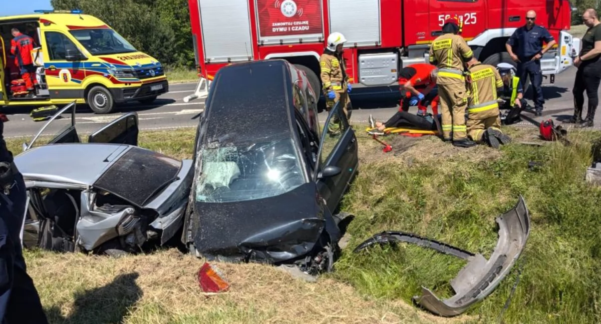 Na zdjęciu wypadek w Strykowie z udziałem policjantów i Gruzinów / fot. OSP Stryków