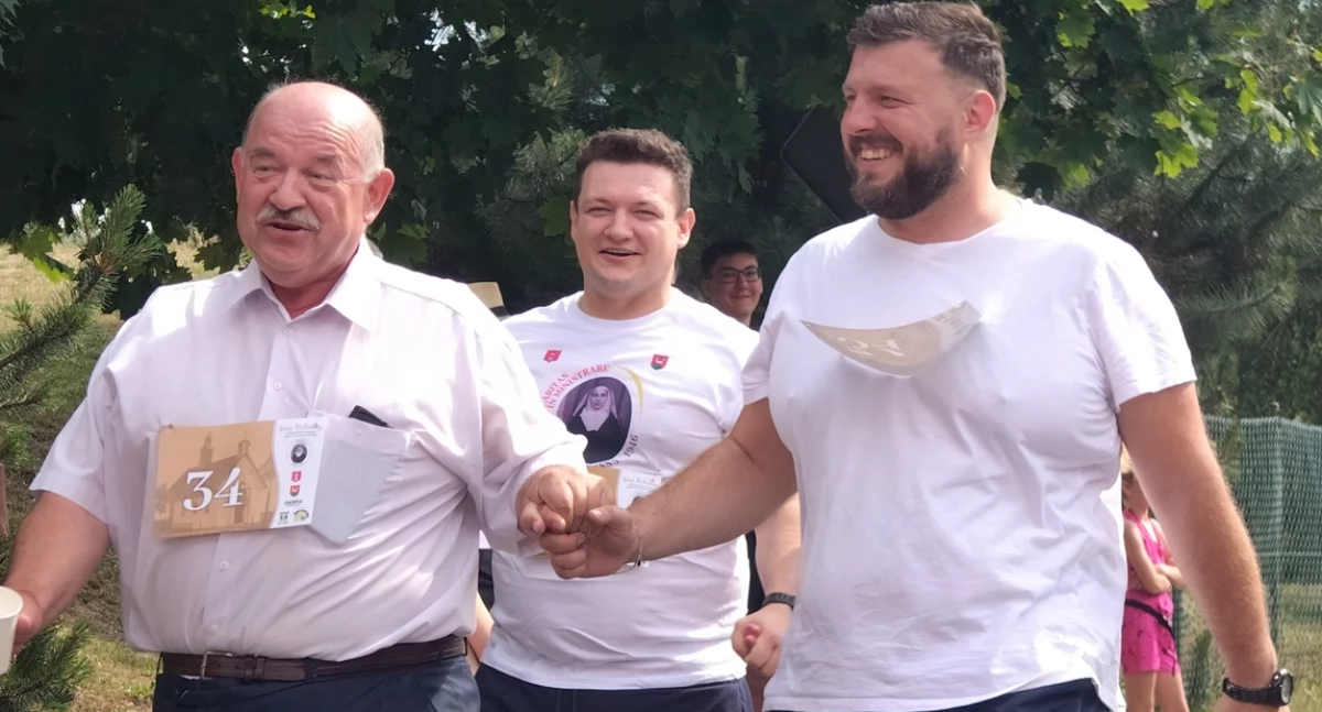 Na metę biegu uczestnicy docierali trzymając się za ręce/fot. Łukasz Płuciennik (wszystkie)
