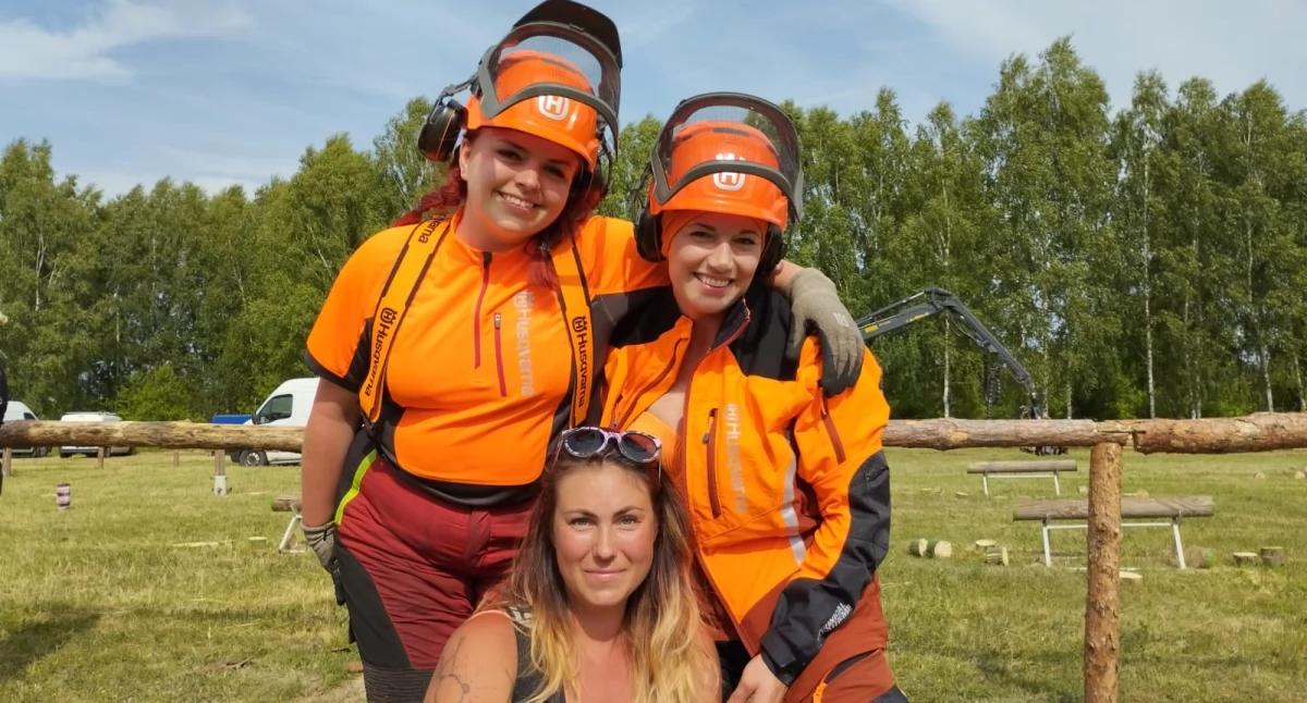 Na zdjęciu medalistki Mistrzostw Polski Drwali 2025. Od lewej: Evelina Afanasjeva – Łotwa III m.; Julia Królik – Polska I m.; Boglarka Veres – Węgry II m. / fot.: Joanna Major