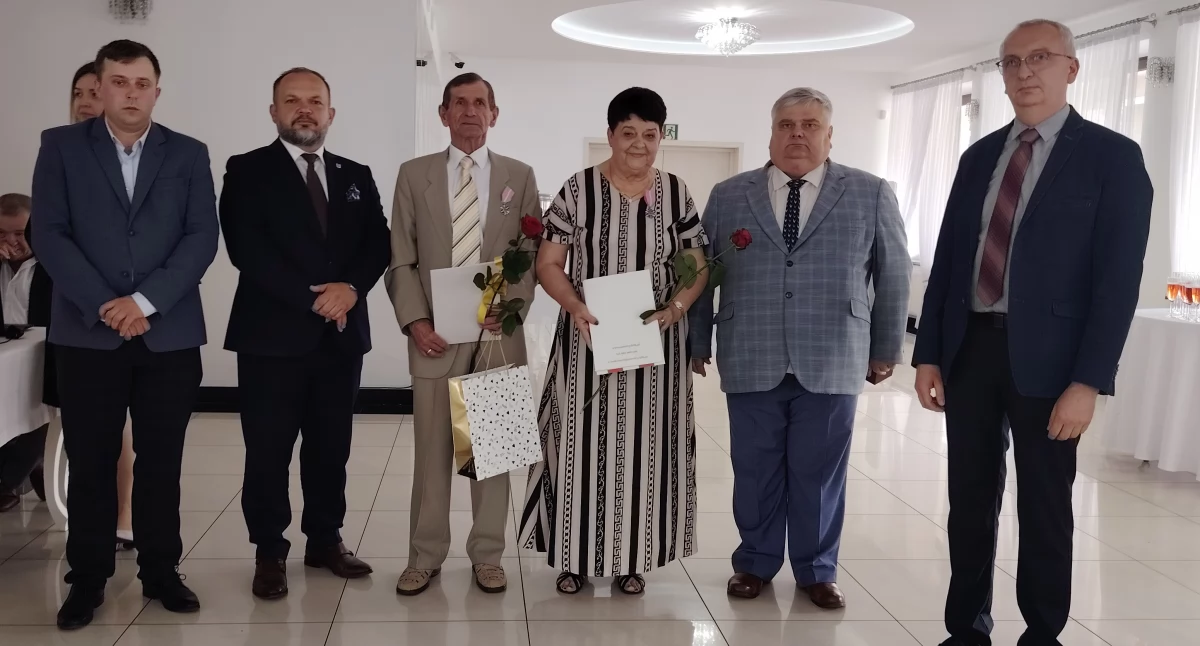 Zdjęcia z uroczystości Złotych Godów w zajeździe Camelot w Skomlinie / fot.: Elżbieta Mizak