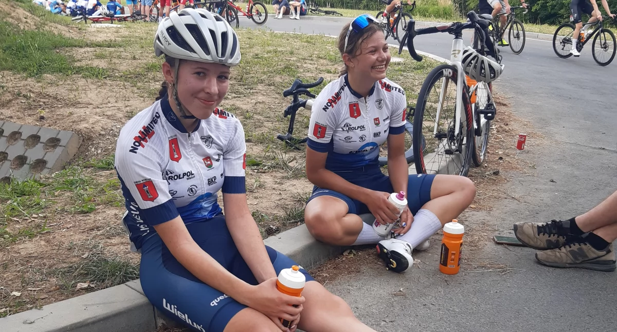 Na zdjęciu kolarki MLKSu Wieluń, Zofia Glinka oraz Paulina Lipieta/fot. Michał Kuś 