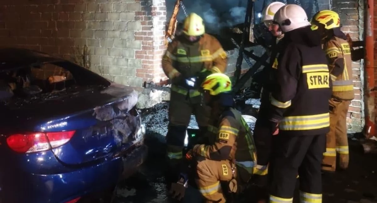 Zdjęcie z akcji gaszenia pożaru stodoły i samochodu w Kamieńsku / fot.: KP PSP Radomsko