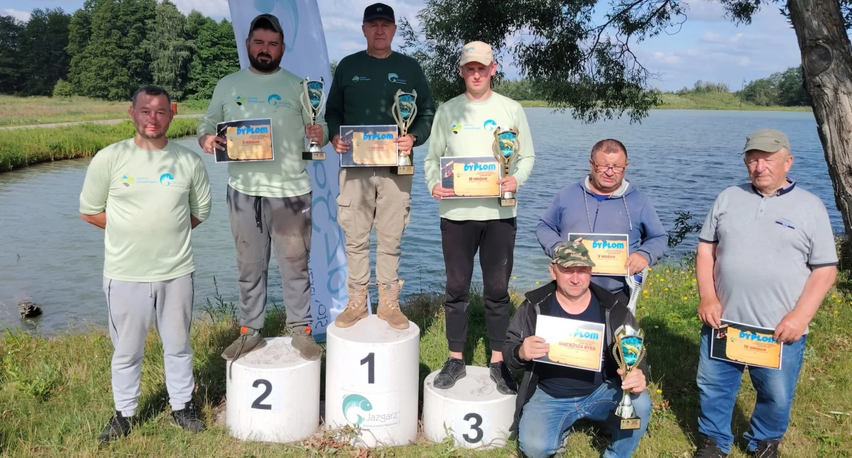 Na zdjęciu zwycięzcy trzeciej tury zawodów Grand Prix o Puchar Wójta Gminy Sulmierzyce/ fot.: Stowarzyszenie wędkarskie 
