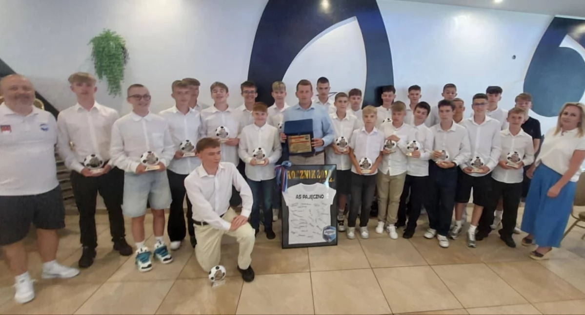 Na zdjęciu piłkarze Akademii Sportu Pajęczno z rocznika 2010/fot. AS Pajęczno 